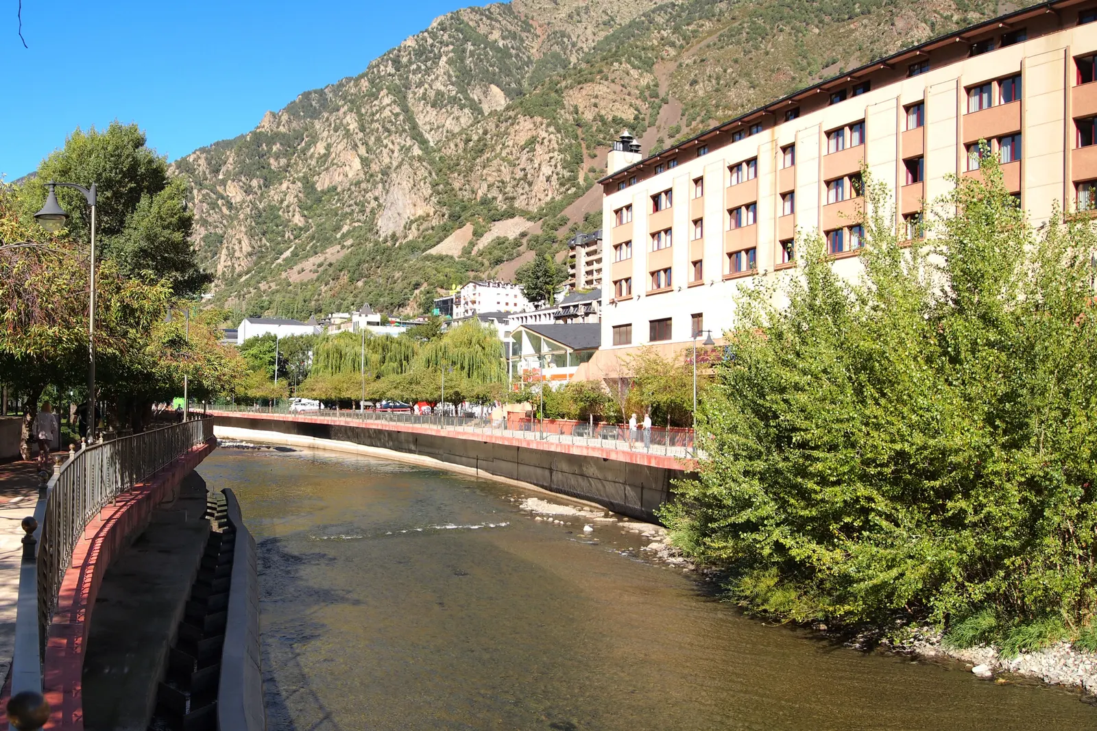 El río a su paso por Andorra la Vella